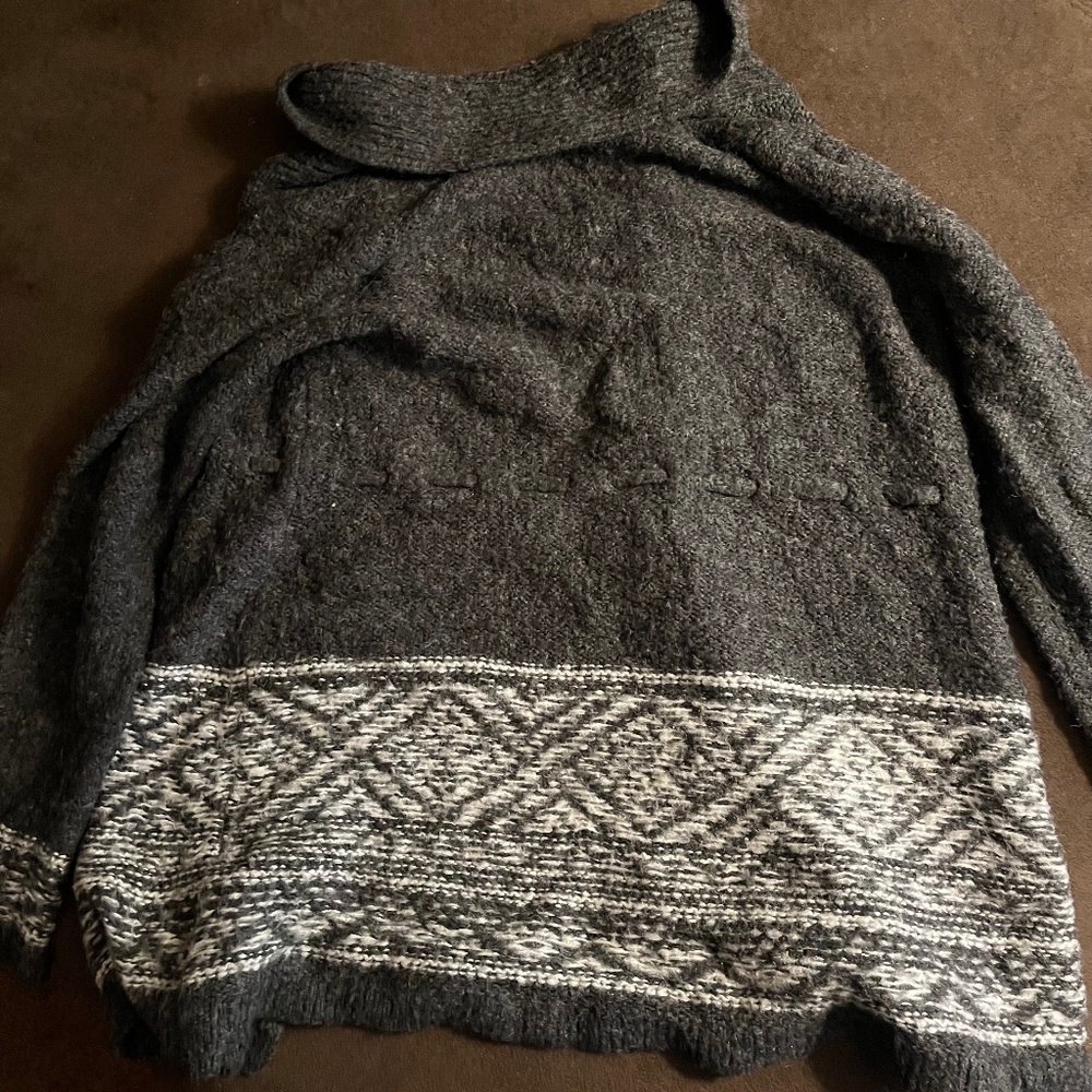 Motherhood sweater size M